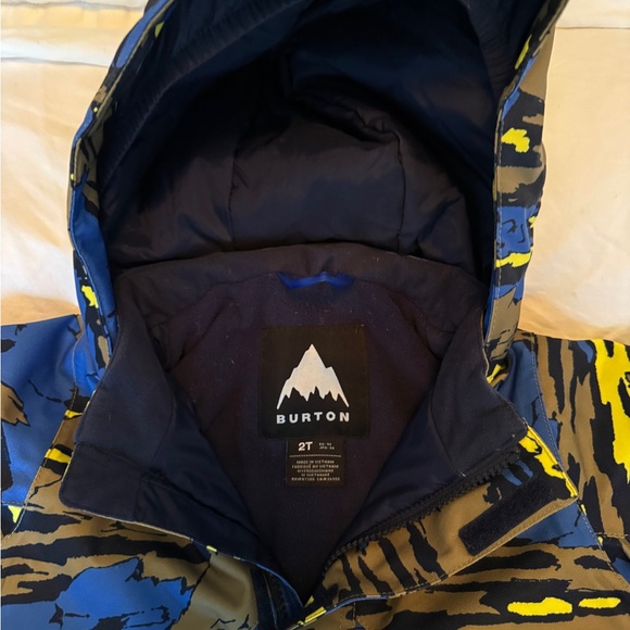 Camouflage Snowsuit with Mittens - Picture 3 of 3